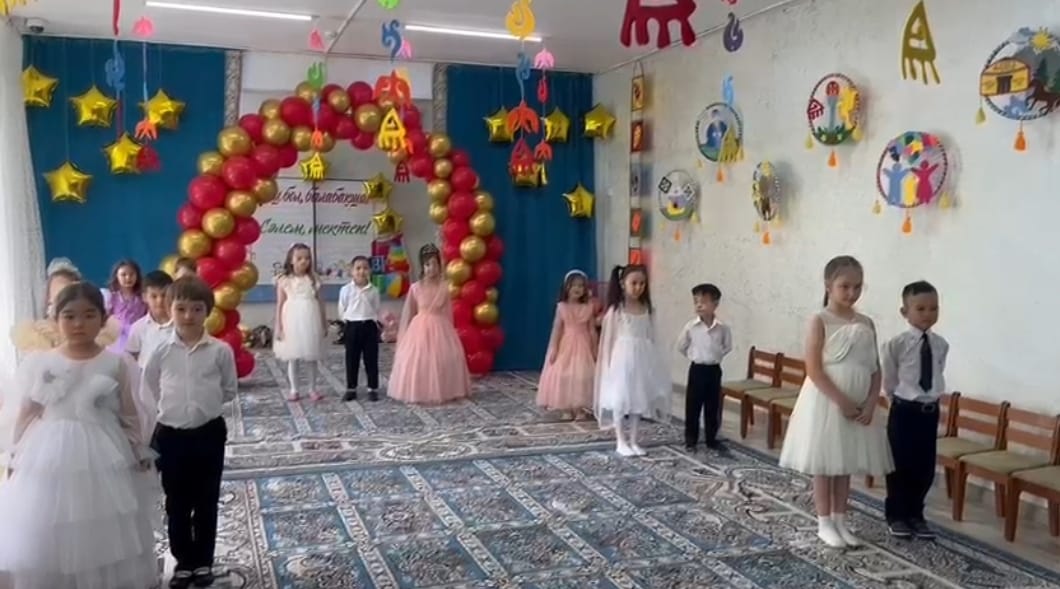 Утренник "До свиданья детский сад"  /предшкольная группа/